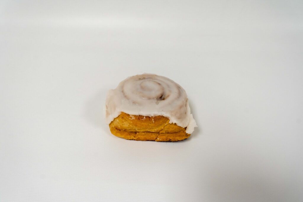 GF White Frosted Cinnamon Roll